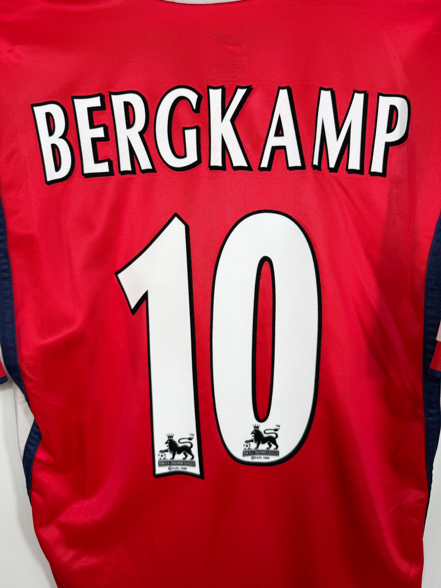Maillot Domicile Arsenal Bergkamp saison 1998/1999