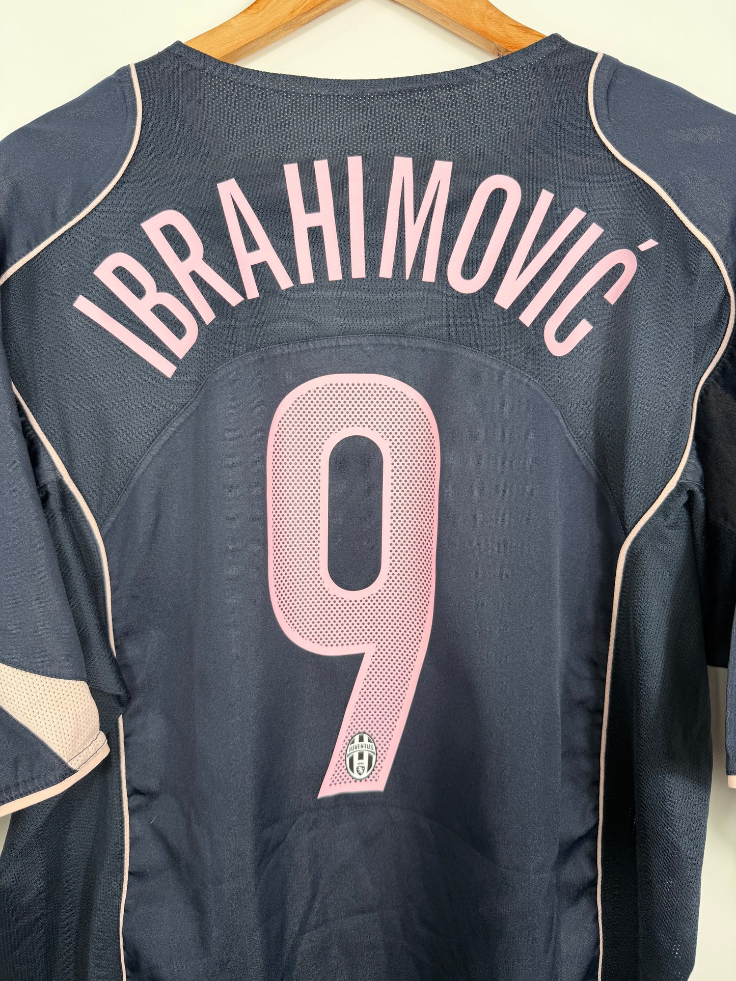 Maillot Extérieur Juventus Ibrahimovic saison 2004/2005
