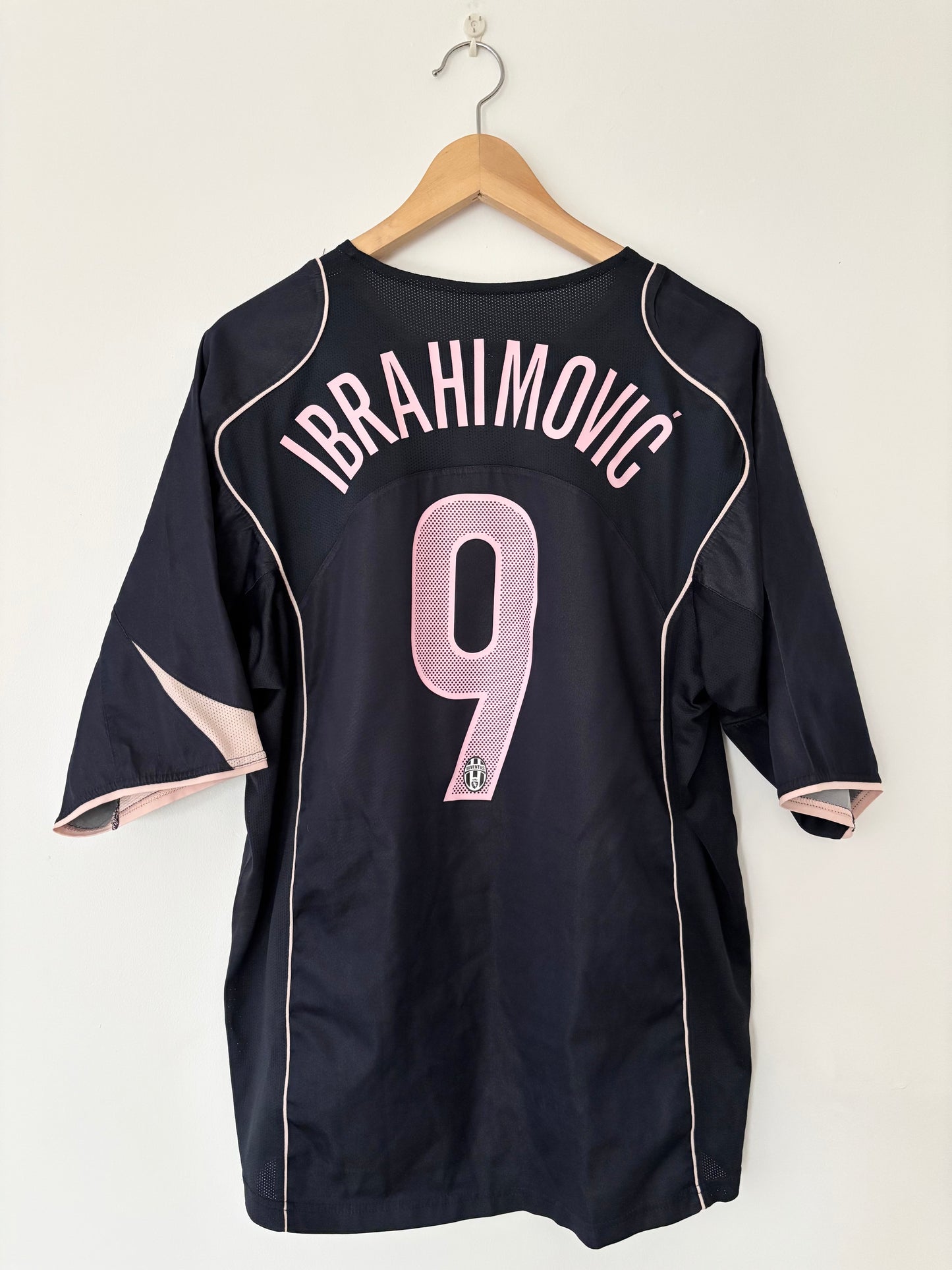 Maillot Extérieur Juventus Ibrahimovic saison 2004/2005