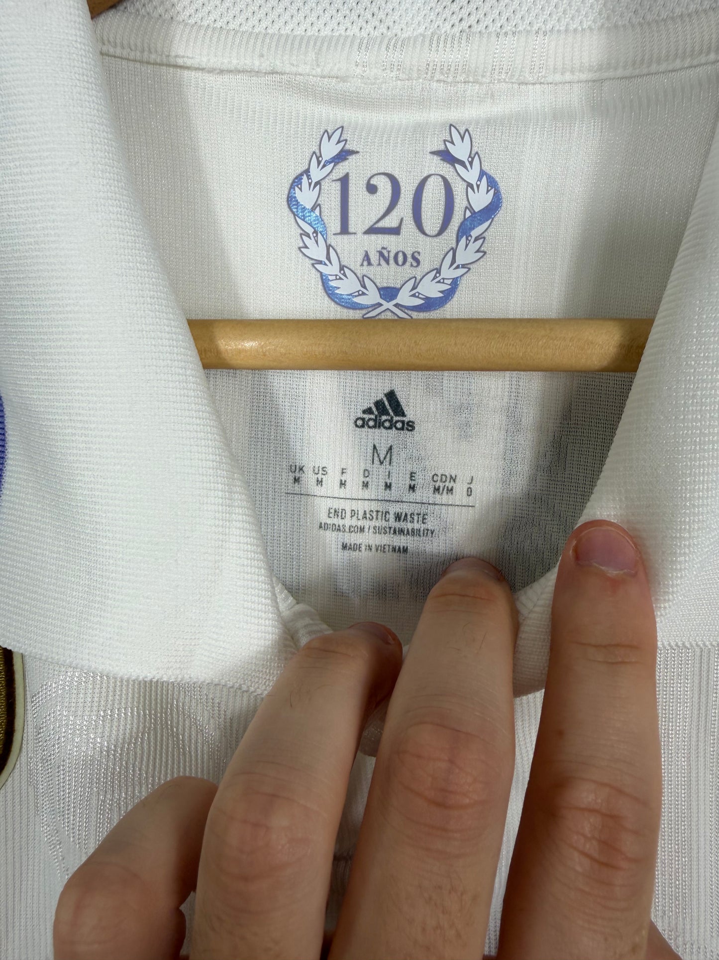 Maillot Domicile Réal Madrid Benzema édition Ballon D’Or 2022/2023